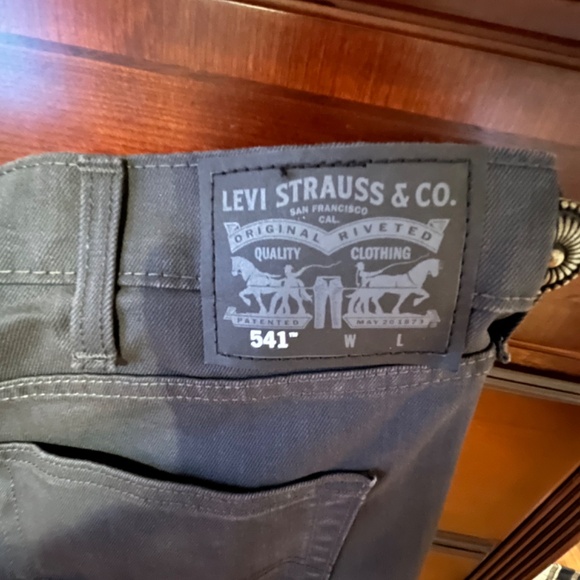 Light grey levi”s jeans - Picture 2 of 5